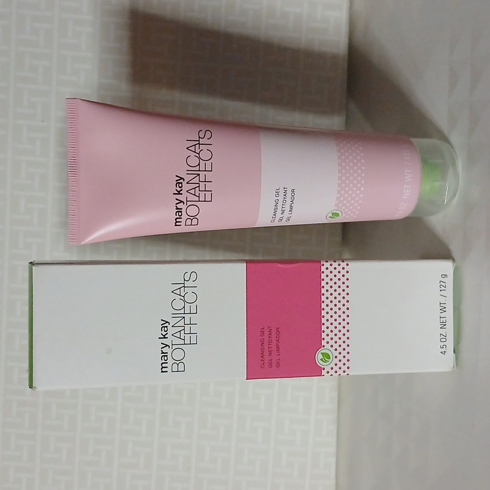 NIB Mary Kay Botanical Effects Cleansing Gel 4.5 Oz